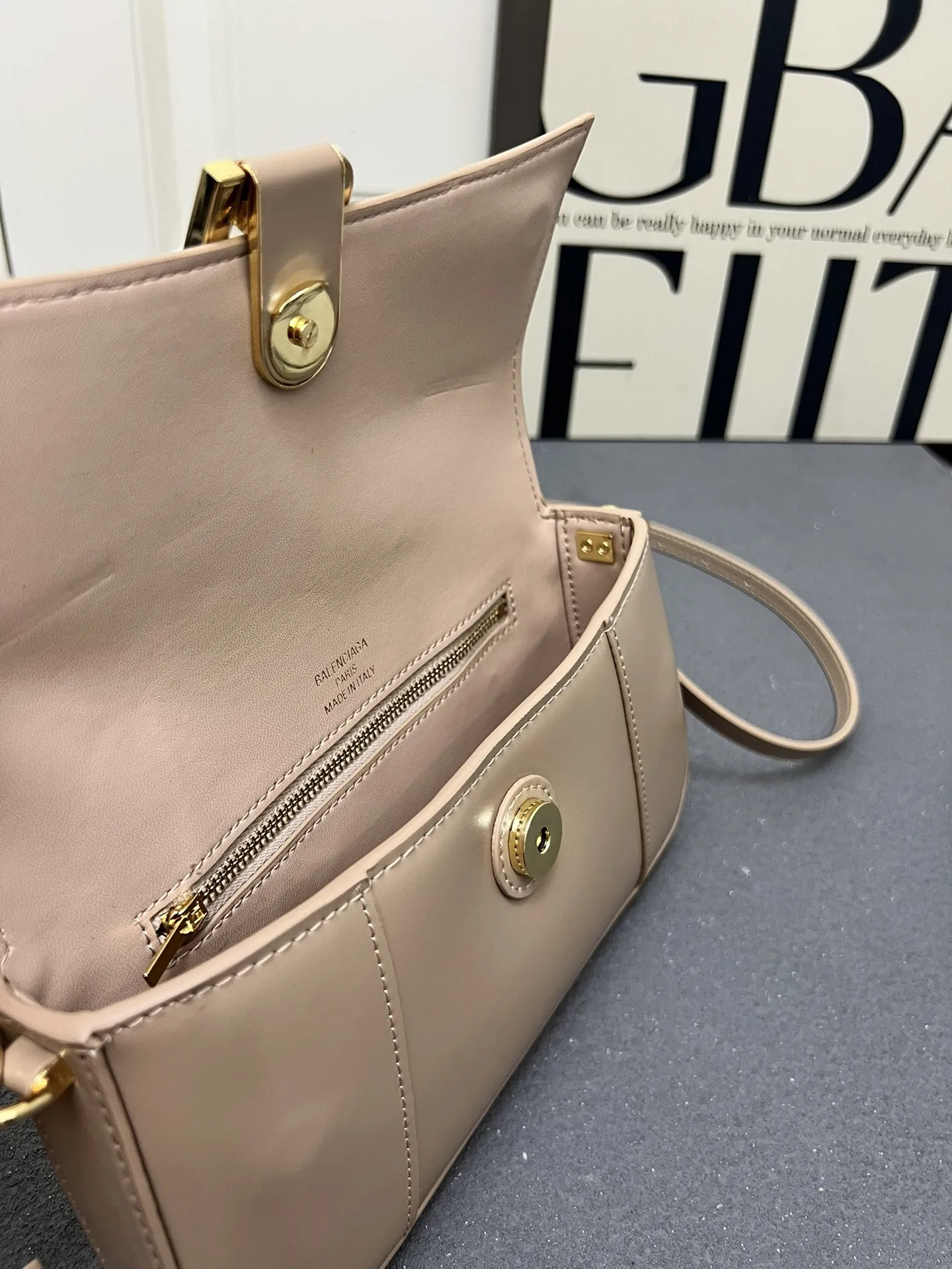 Balenciaga 2025新款ベージュ小袋H02606 - 画像 (10)