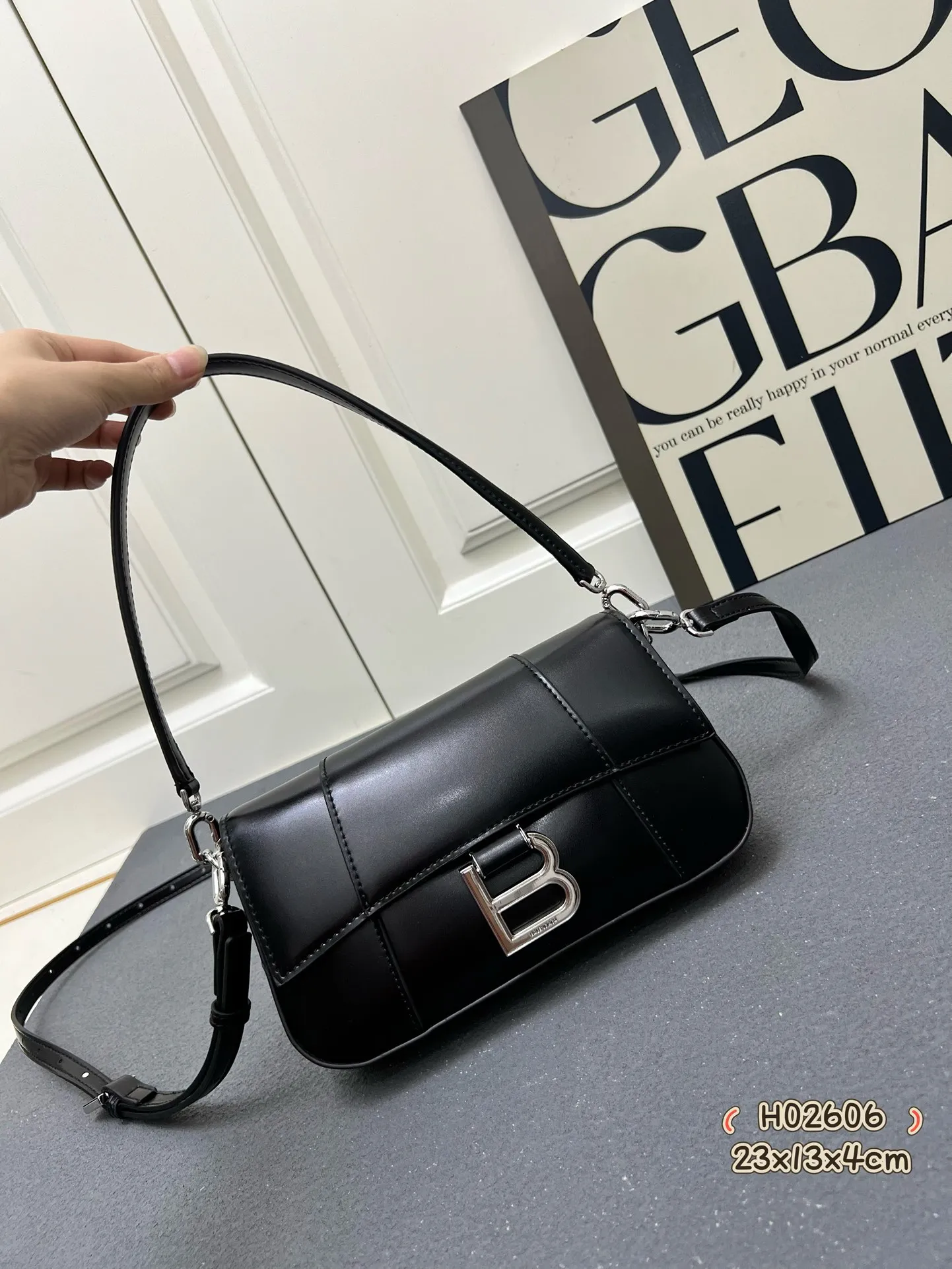 Balenciaga 黒レザーショルダーバッグ2025新作