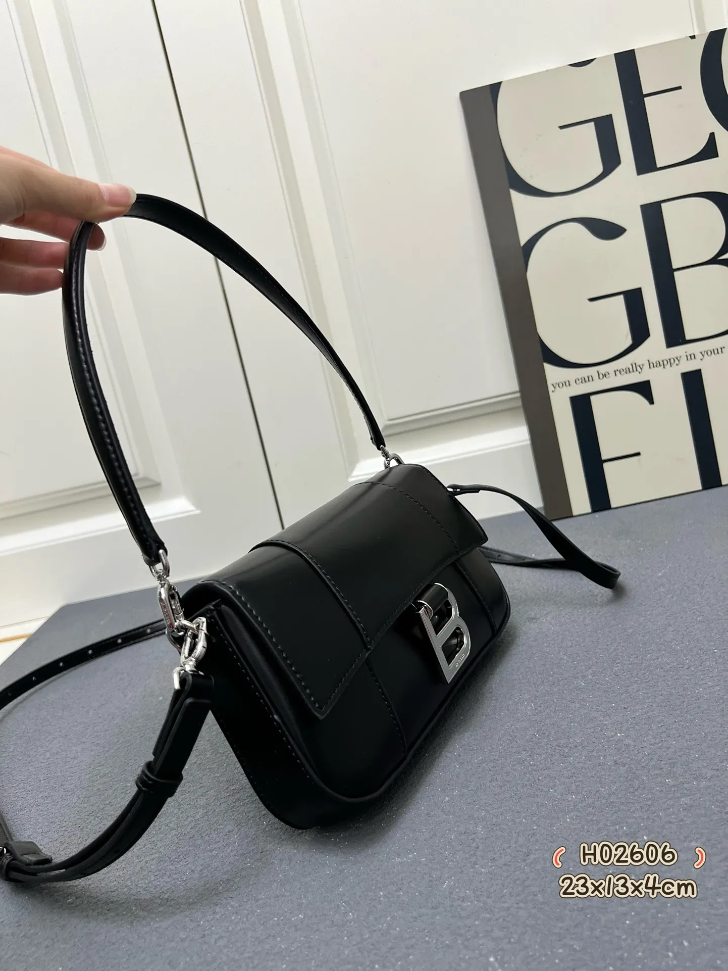 Balenciaga 黒レザーショルダーバッグ2025新作 - 画像 (3)