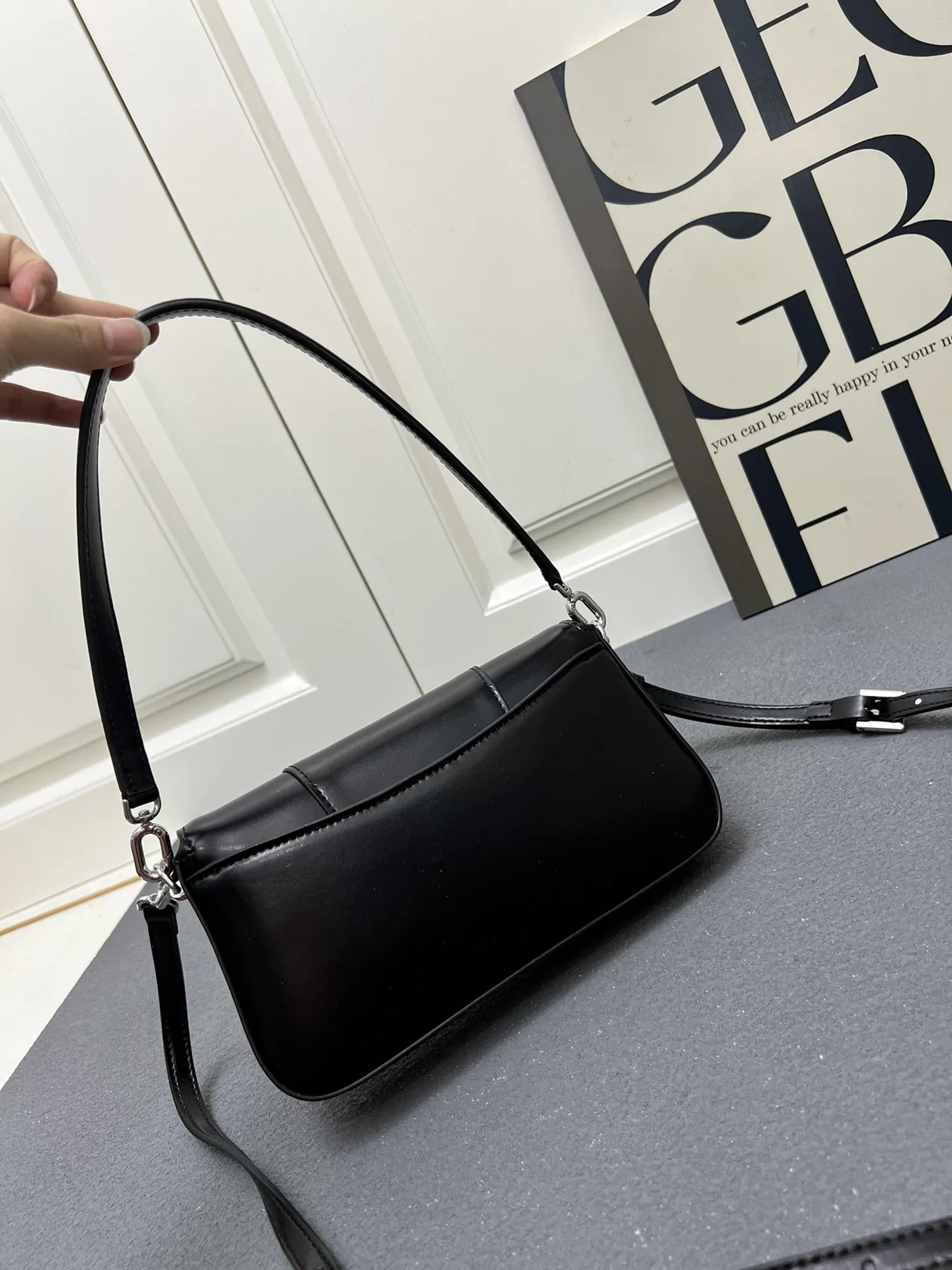 Balenciaga 黒レザーショルダーバッグ2025新作 - 画像 (4)