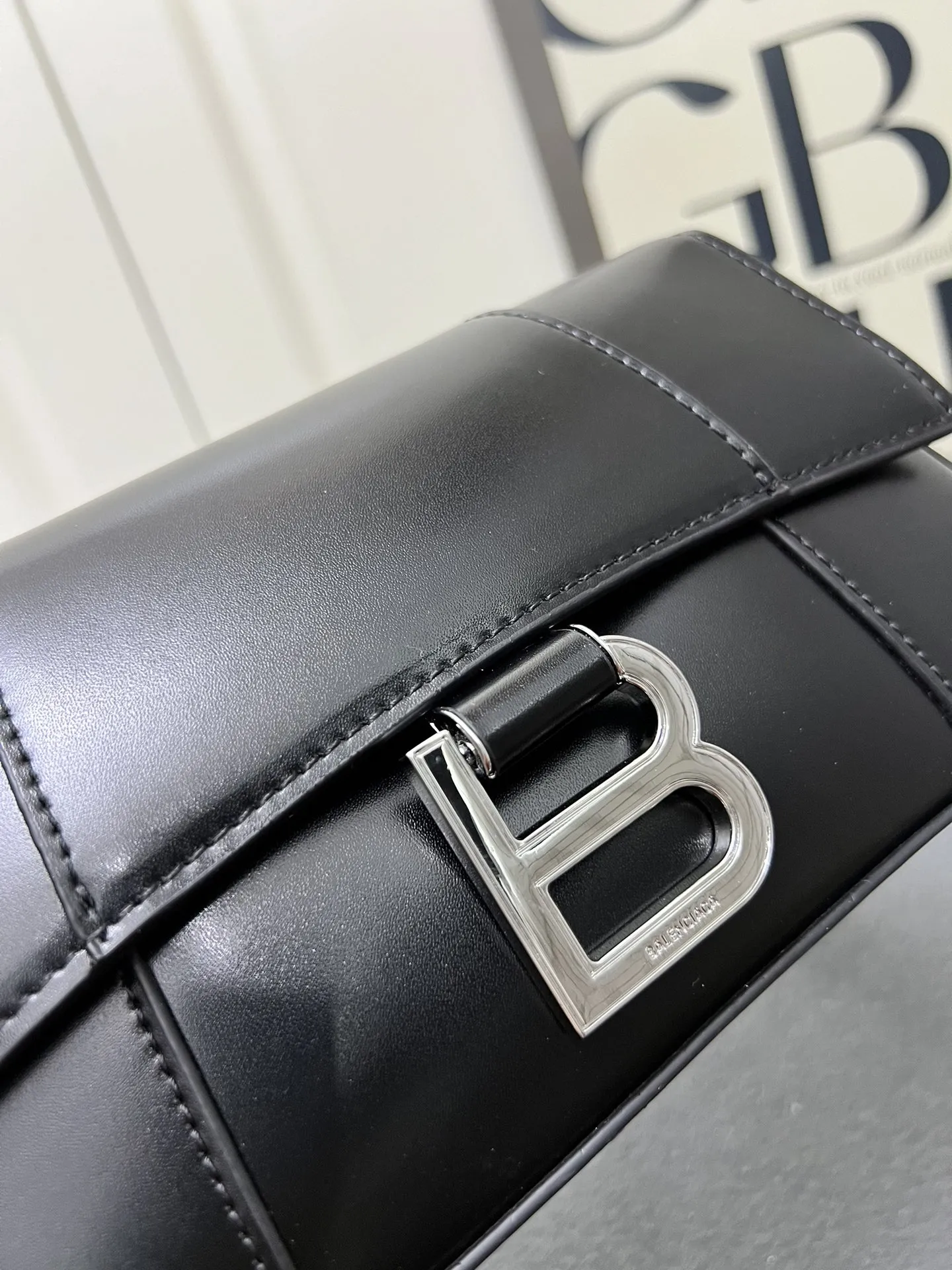 Balenciaga 黒レザーショルダーバッグ2025新作 - 画像 (5)