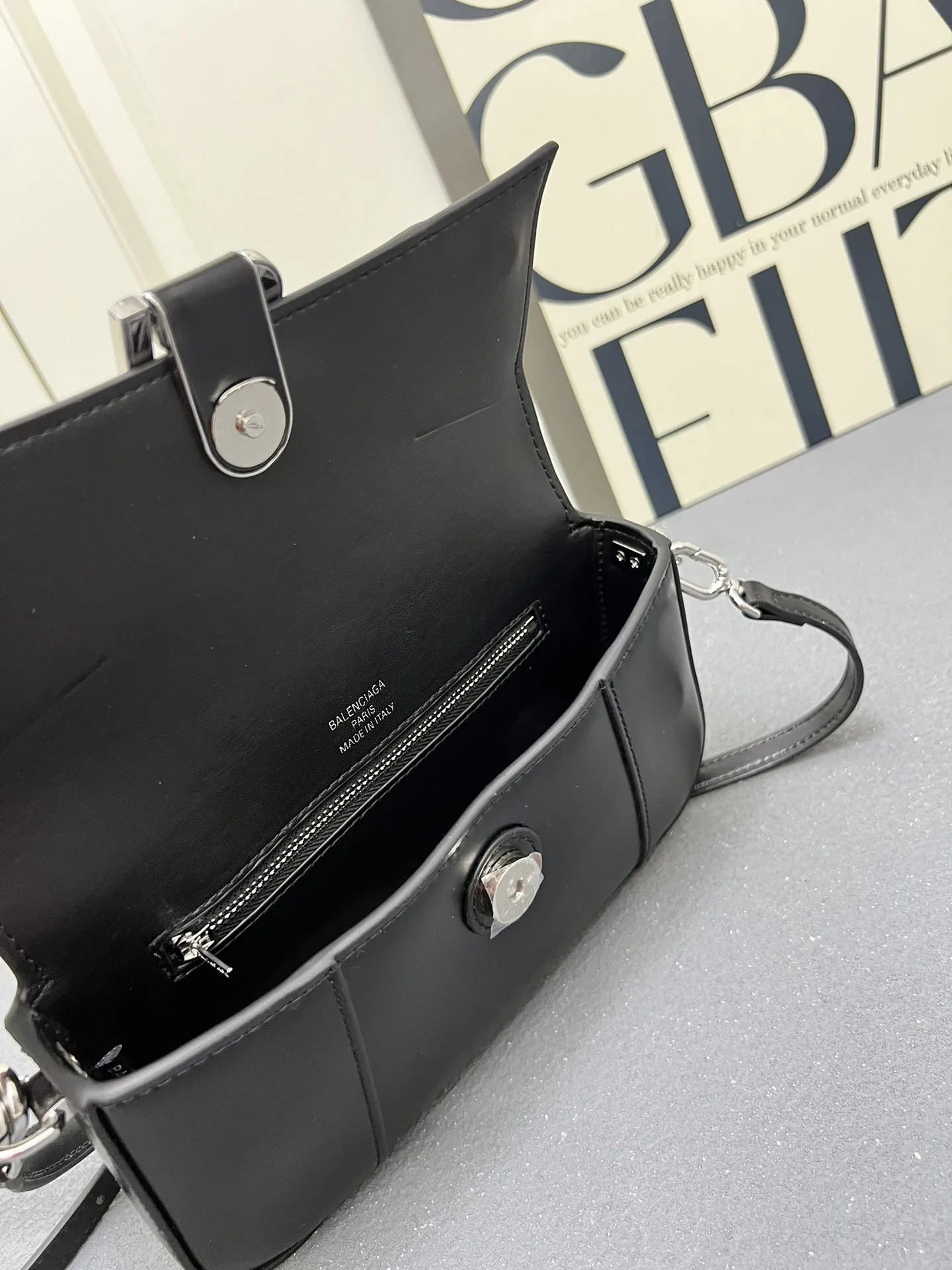 Balenciaga 黒レザーショルダーバッグ2025新作 - 画像 (9)