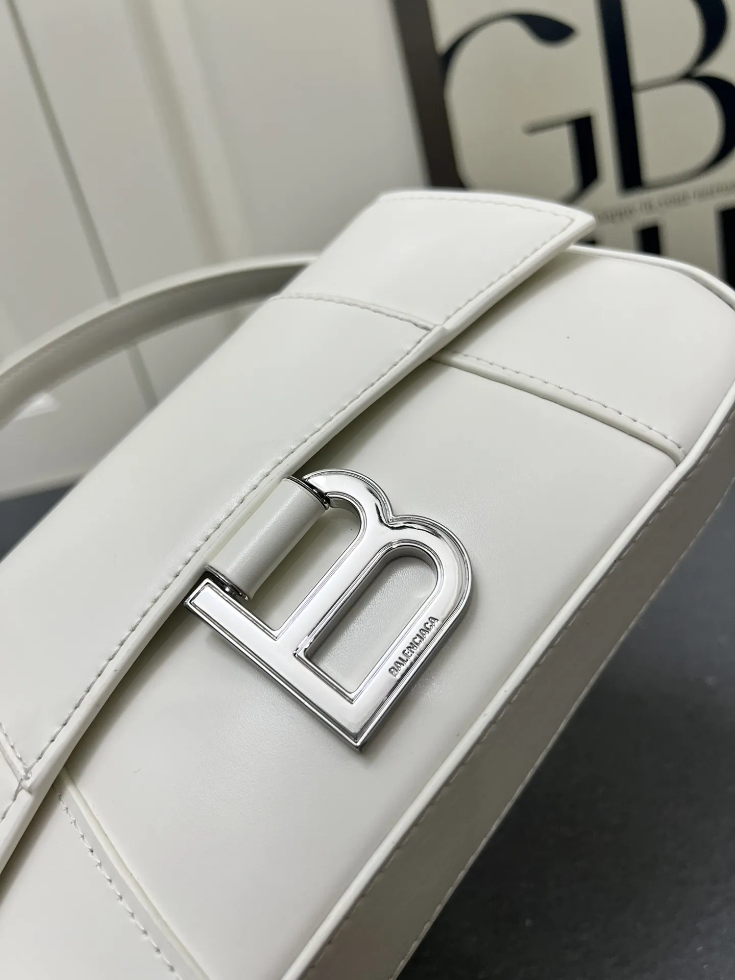 Balenciaga 白 新しいニッチバッグ H02606 - 画像 (5)