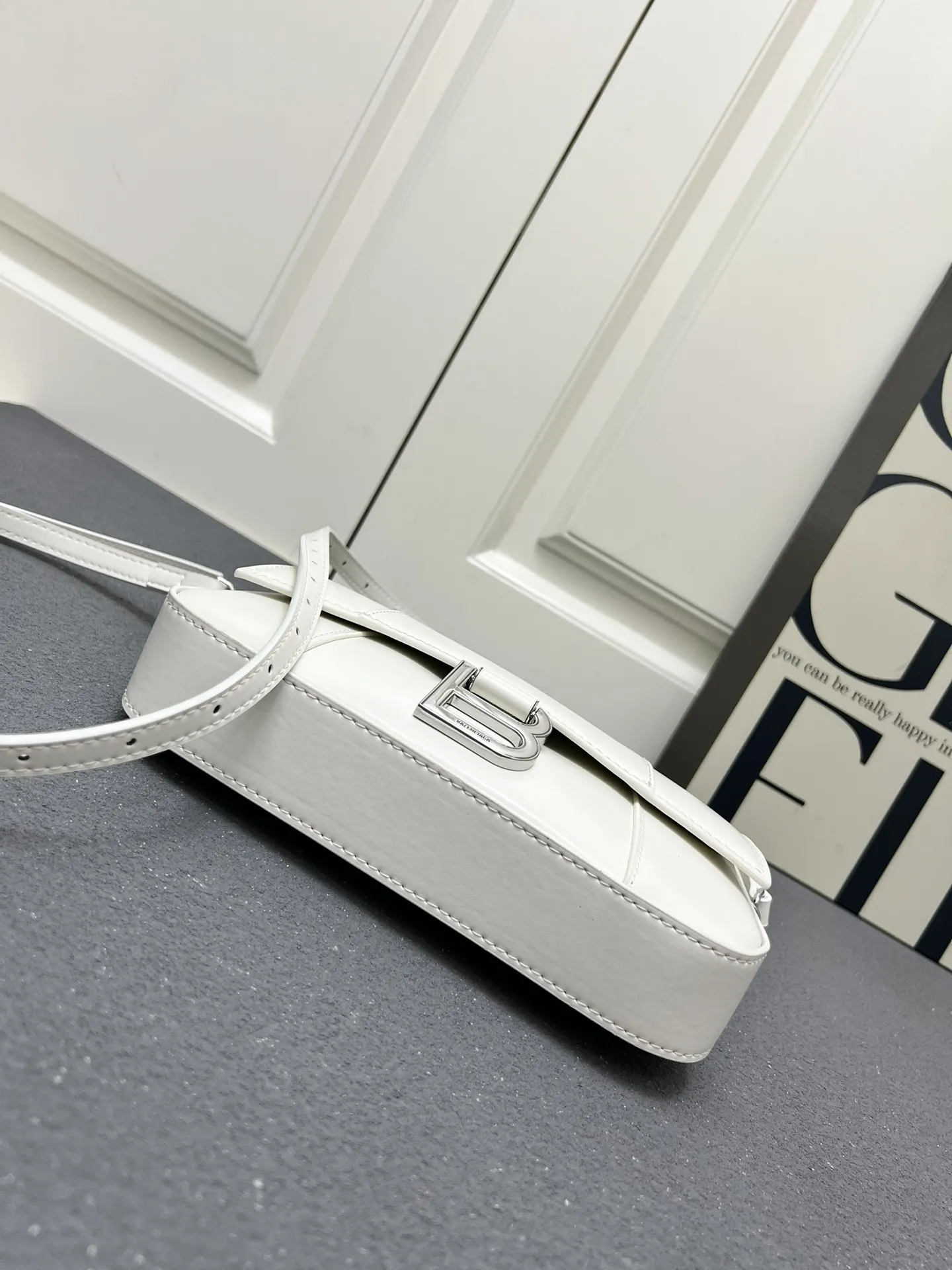 Balenciaga 白 新しいニッチバッグ H02606 - 画像 (8)