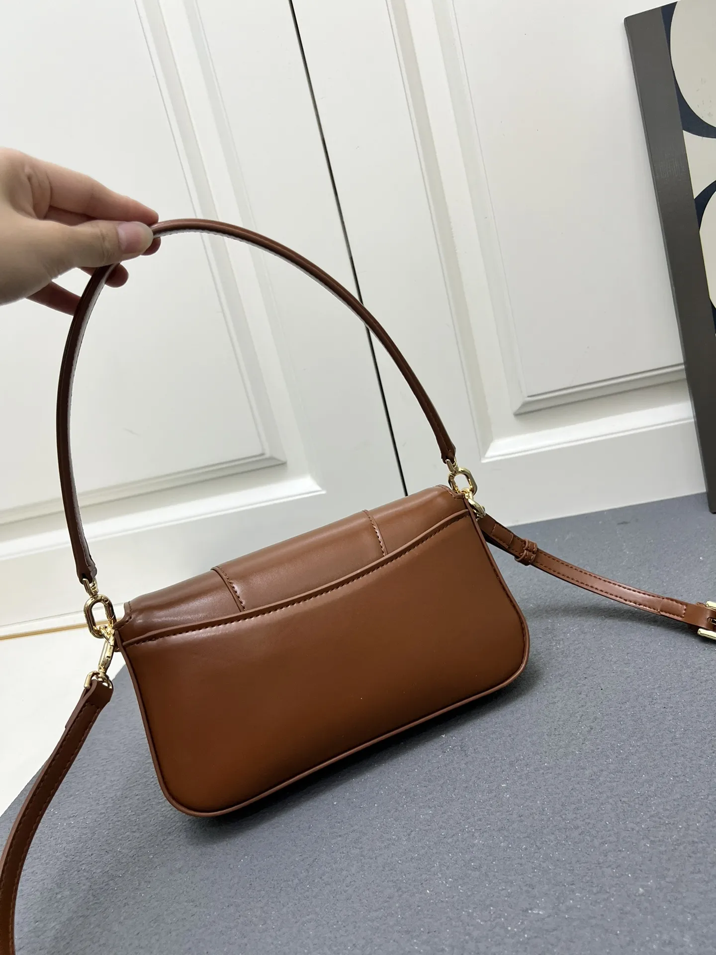 Balenciaga 2025新款小众包 ブラウン ショルダー - 画像 (4)