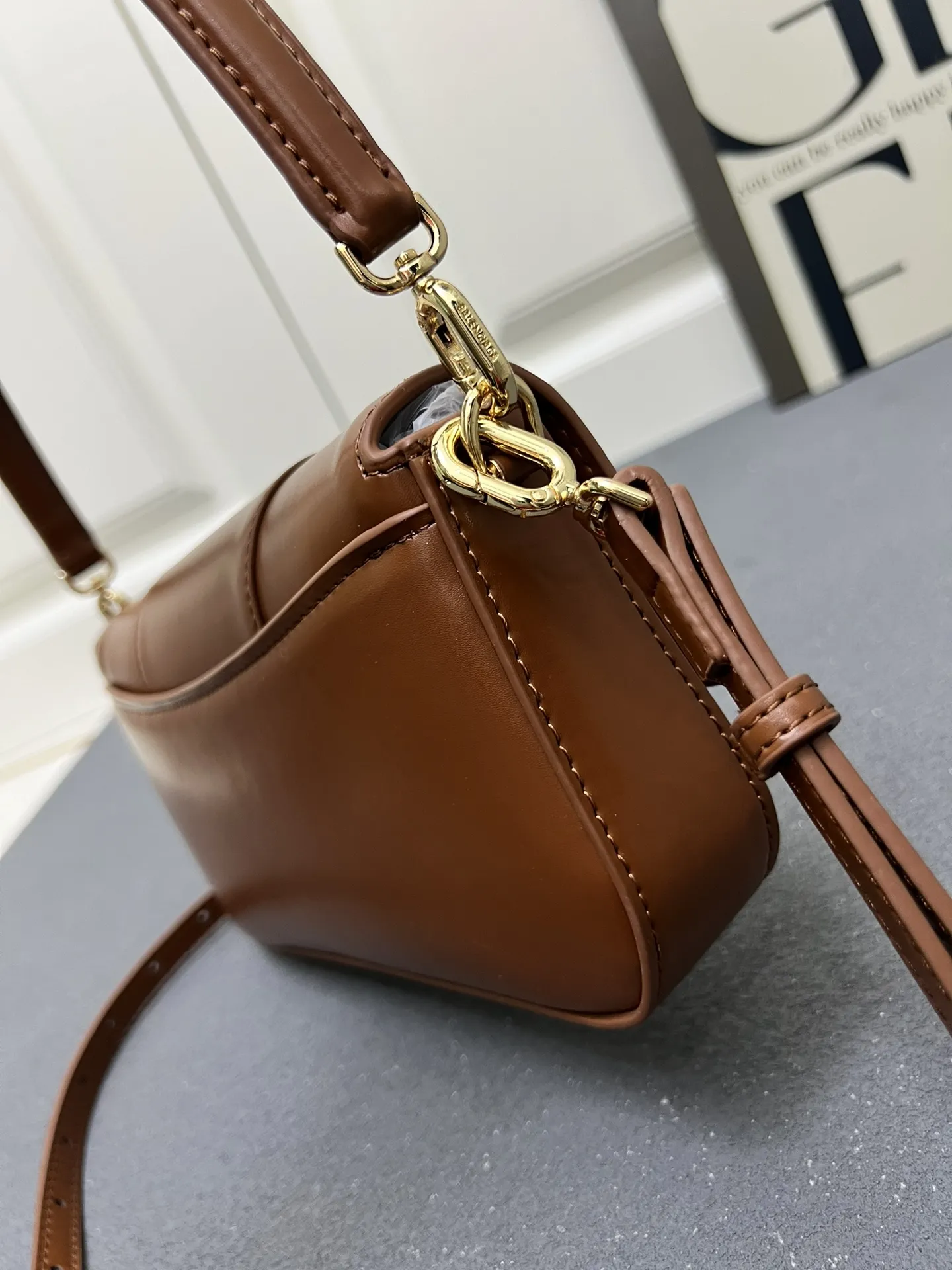 Balenciaga 2025新款小众包 ブラウン ショルダー - 画像 (7)
