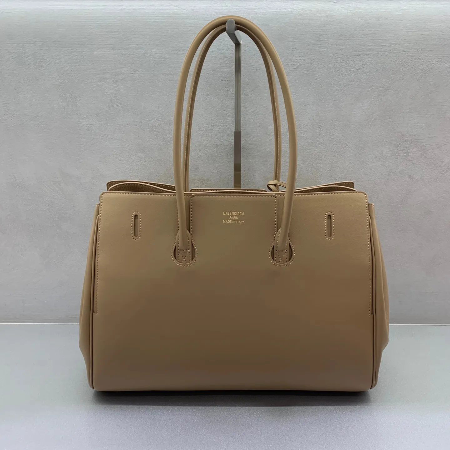 Balenciaga Air 中号杏色金扣手袋 - 画像 (3)