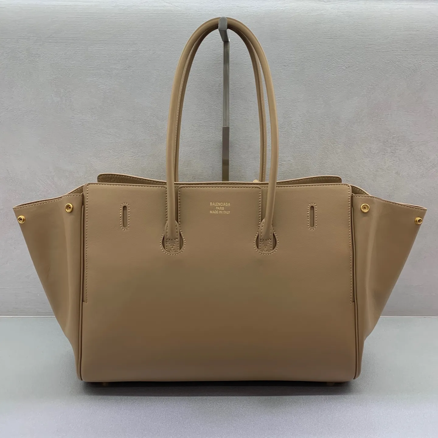 Balenciaga Air 中号杏色金扣手袋 - 画像 (5)