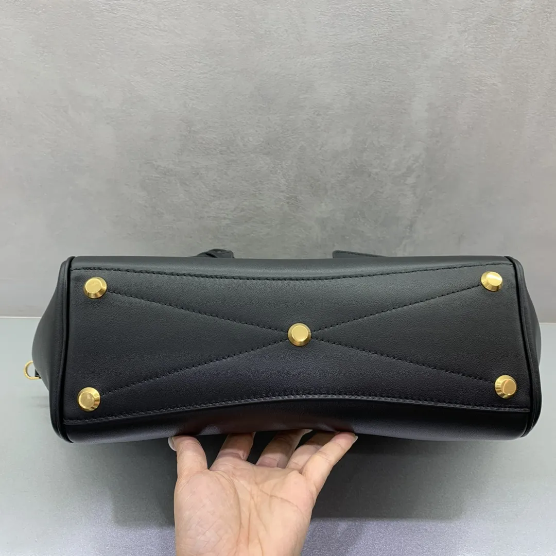 Balenciaga Air 小さな黒いハードウェアバッグ - 画像 (7)