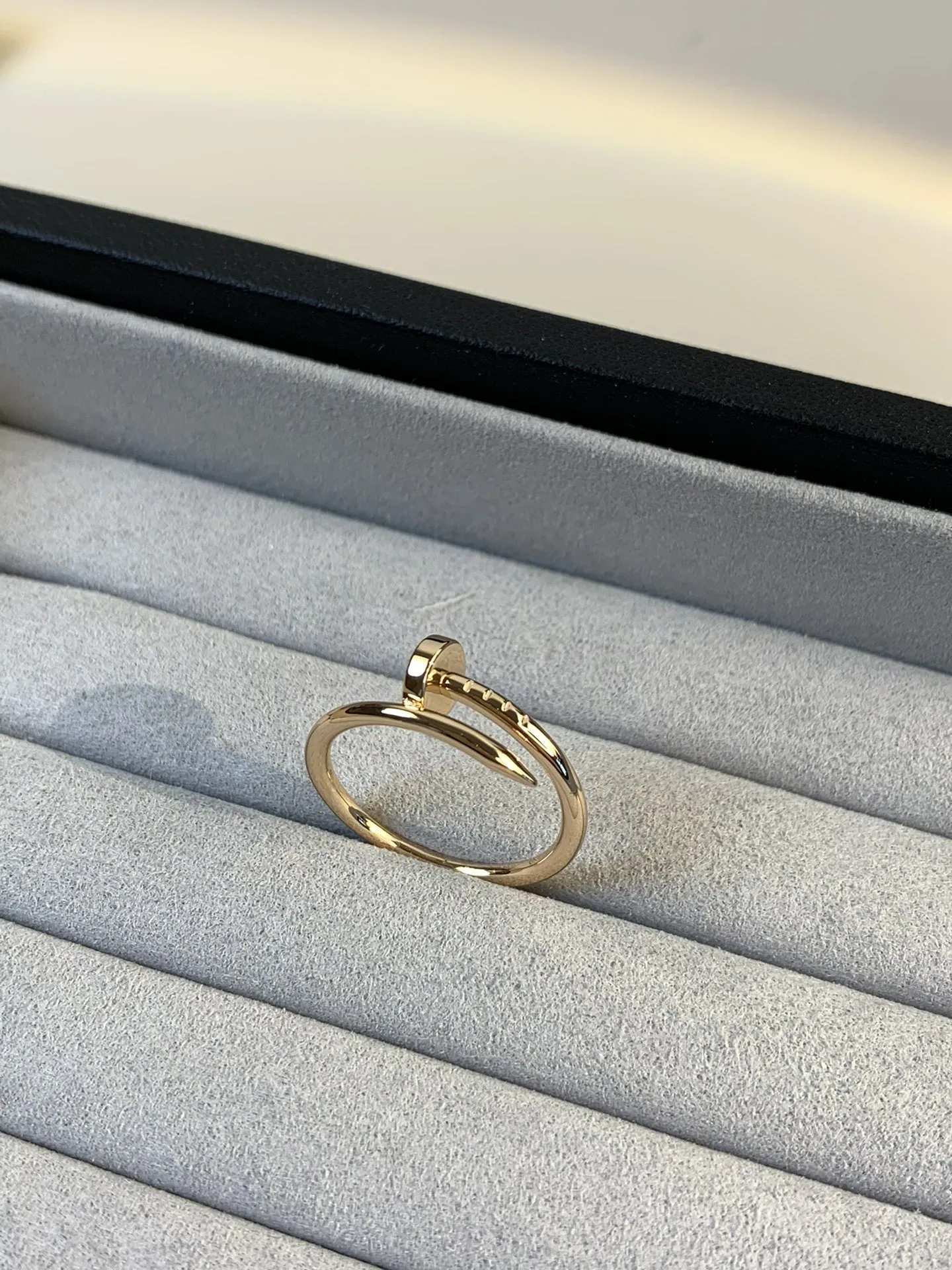 カルティエ v金100 ゴールド 細版ネイルリング - 画像 (6)