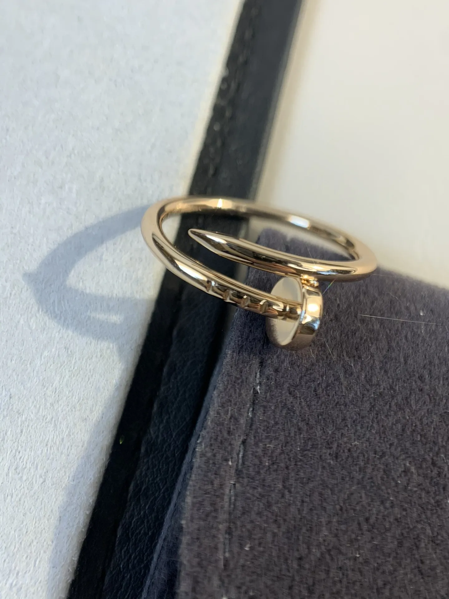 カルティエ v金100 ゴールド 細版ネイルリング - 画像 (7)