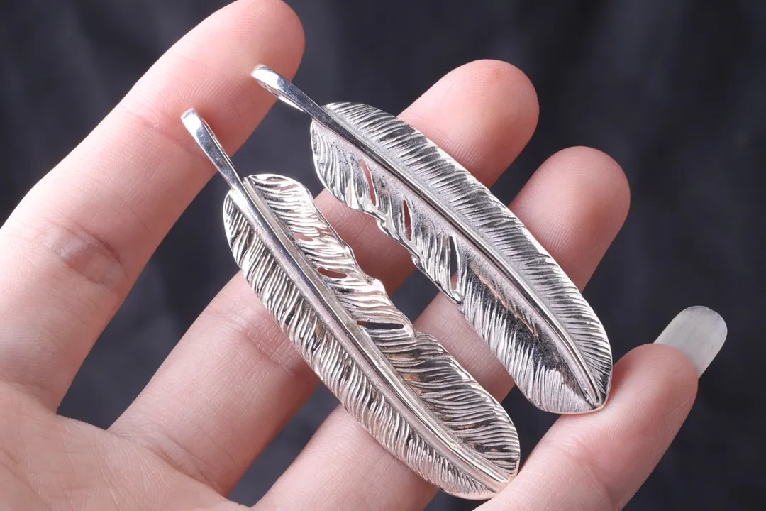 高橋羽毛シルバー羽ペンダントゴールドアクセント - 画像 (3)