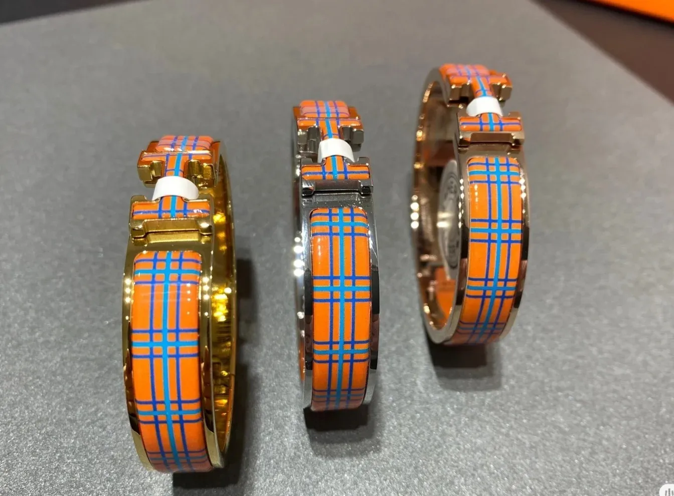 HERMES Hバングル クリック柄 カラフルバージョン - 画像 (6)