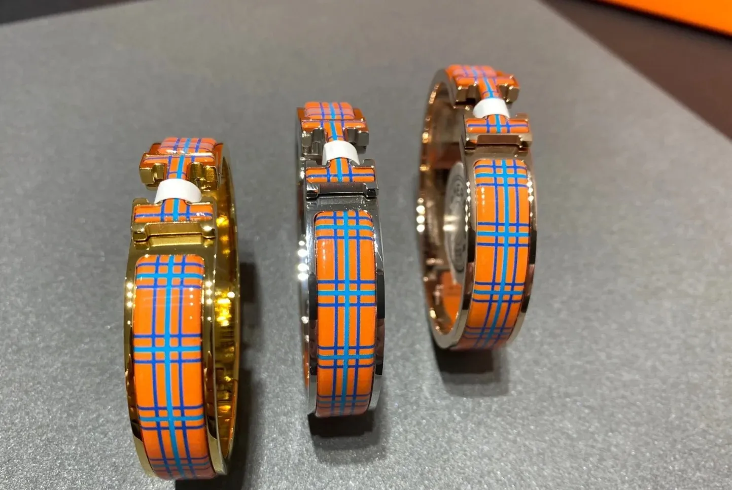 HERMES Hバングル クリック柄 カラフルバージョン - 画像 (8)