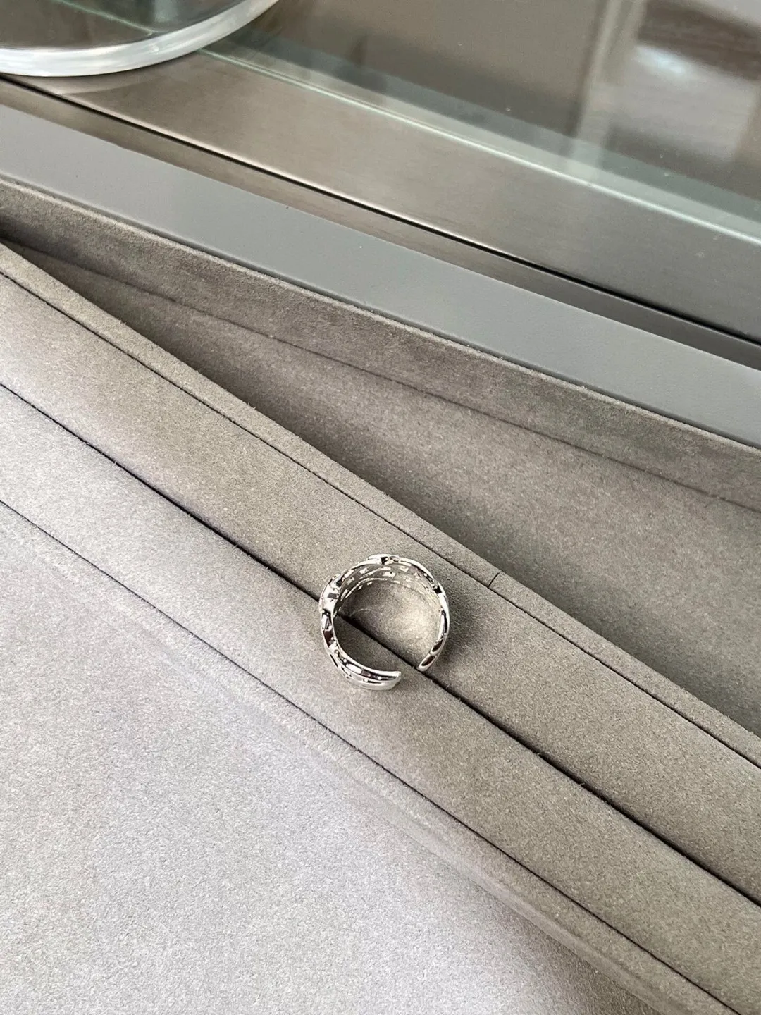 HERMÈS 新作トリプルリングピグノーズリング シルバー - 画像 (10)