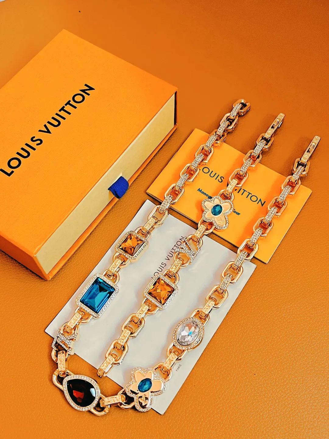 LOUIS VUITTON ゴールドカラーフラワーブレスレット - 画像 (6)