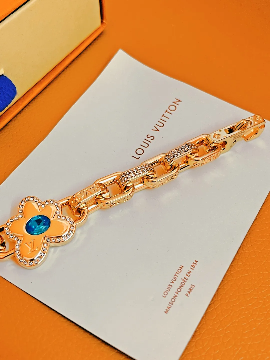 LOUIS VUITTON ゴールドカラーフラワーブレスレット - 画像 (8)