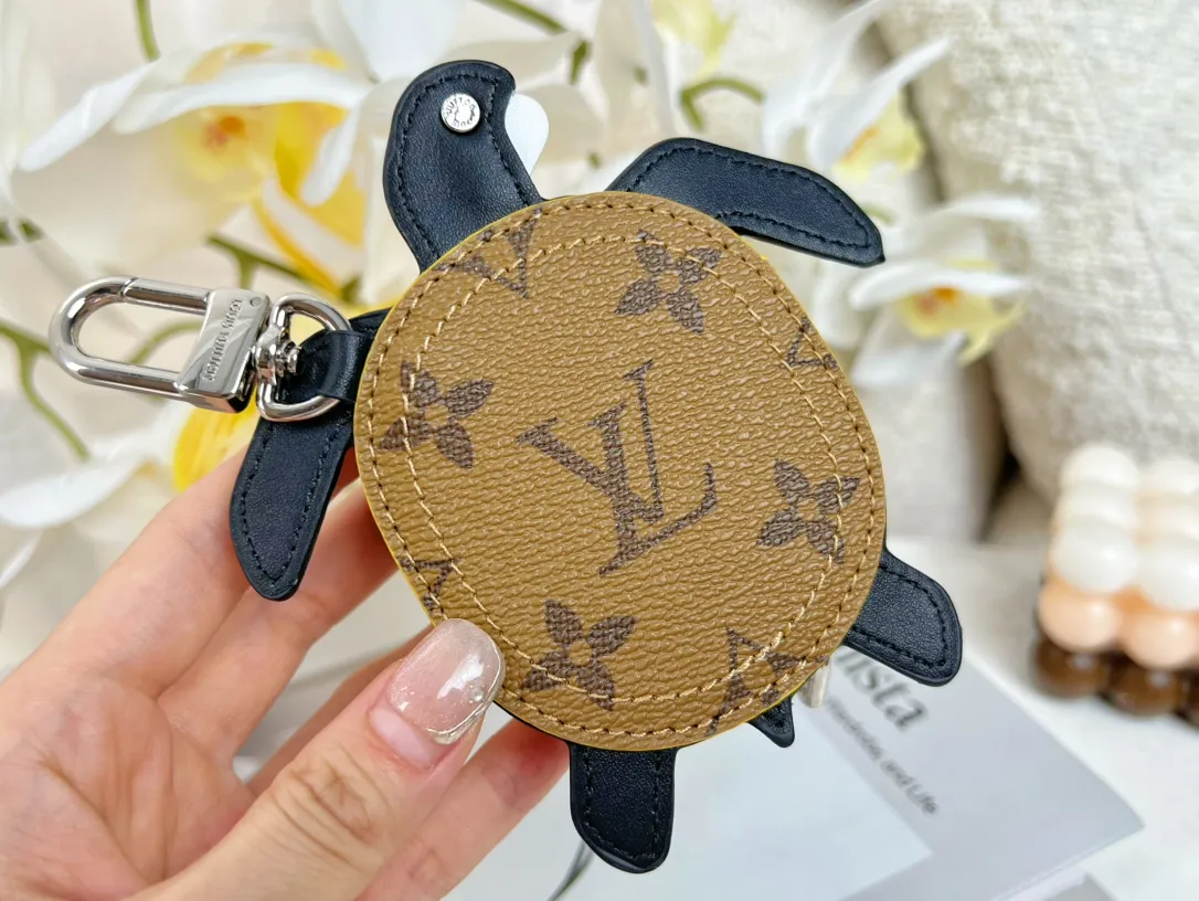 Louis Vuitton 茶色タートルポーチキーホルダー - 画像 (3)