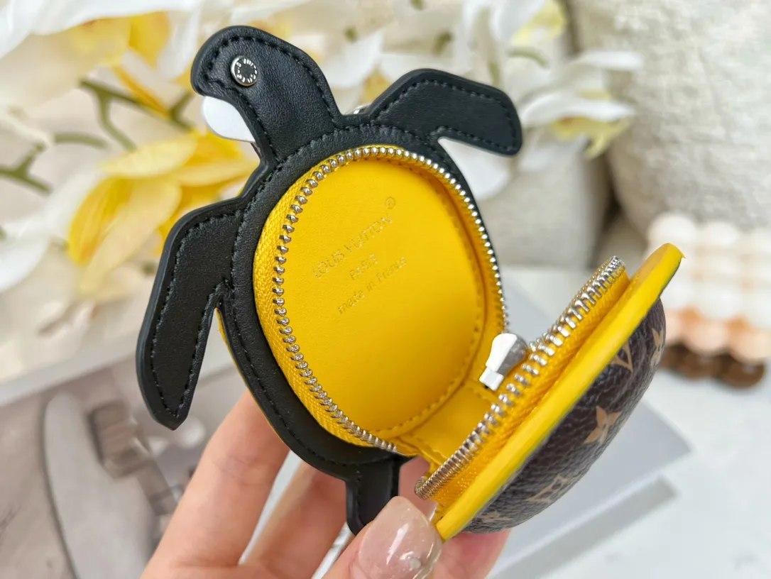 Louis Vuitton 茶色タートルポーチキーホルダー - 画像 (6)