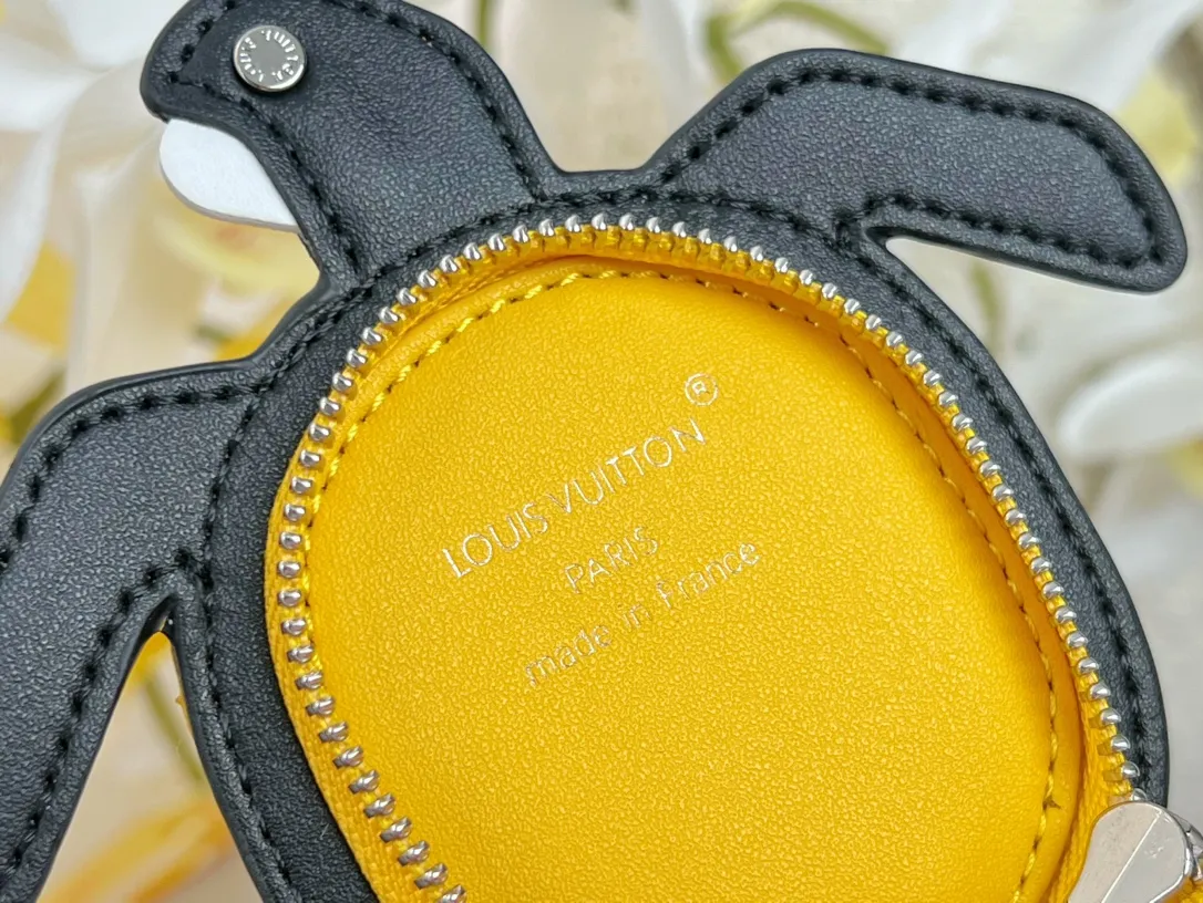 Louis Vuitton 茶色タートルポーチキーホルダー - 画像 (7)