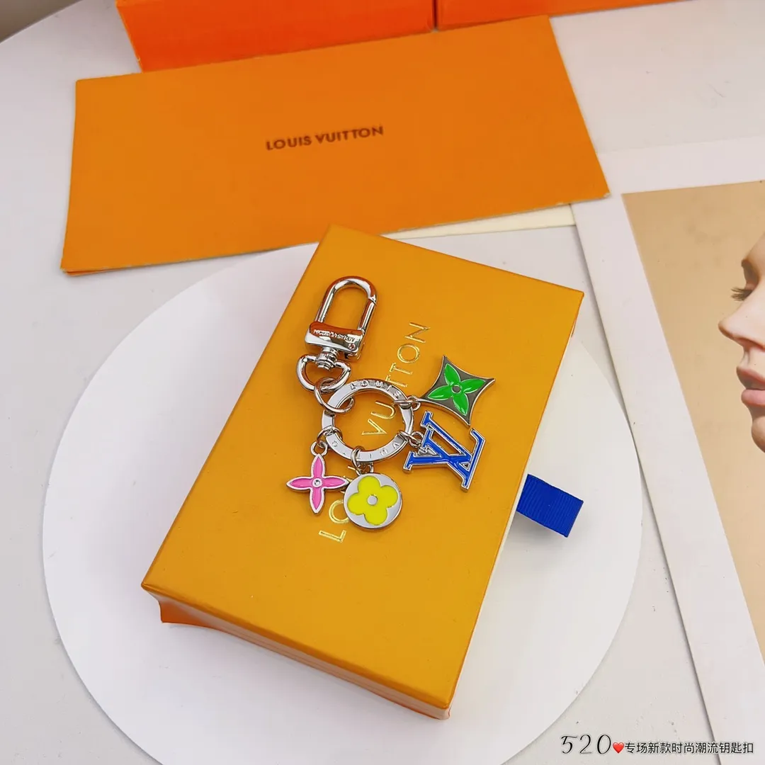 LOUIS VUITTON カラフルチャーム付きキーホルダー - 画像 (3)