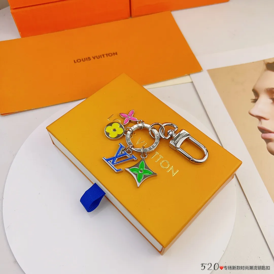 LOUIS VUITTON カラフルチャーム付きキーホルダー - 画像 (4)