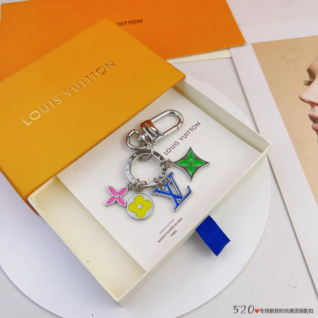 LOUIS VUITTON カラフルチャーム付きキーホルダー - 画像 (6)