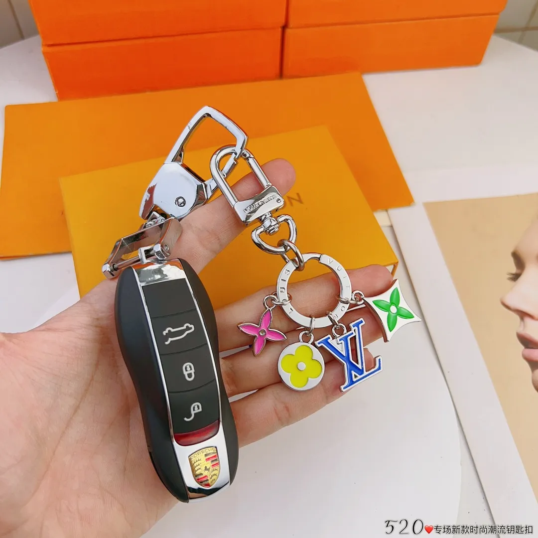 LOUIS VUITTON カラフルチャーム付きキーホルダー - 画像 (9)