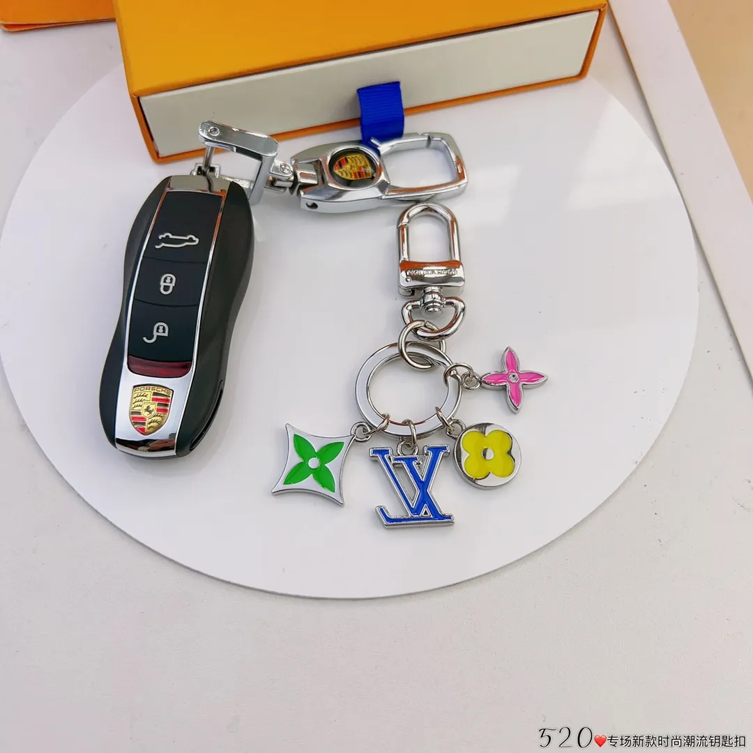 LOUIS VUITTON カラフルチャーム付きキーホルダー - 画像 (10)