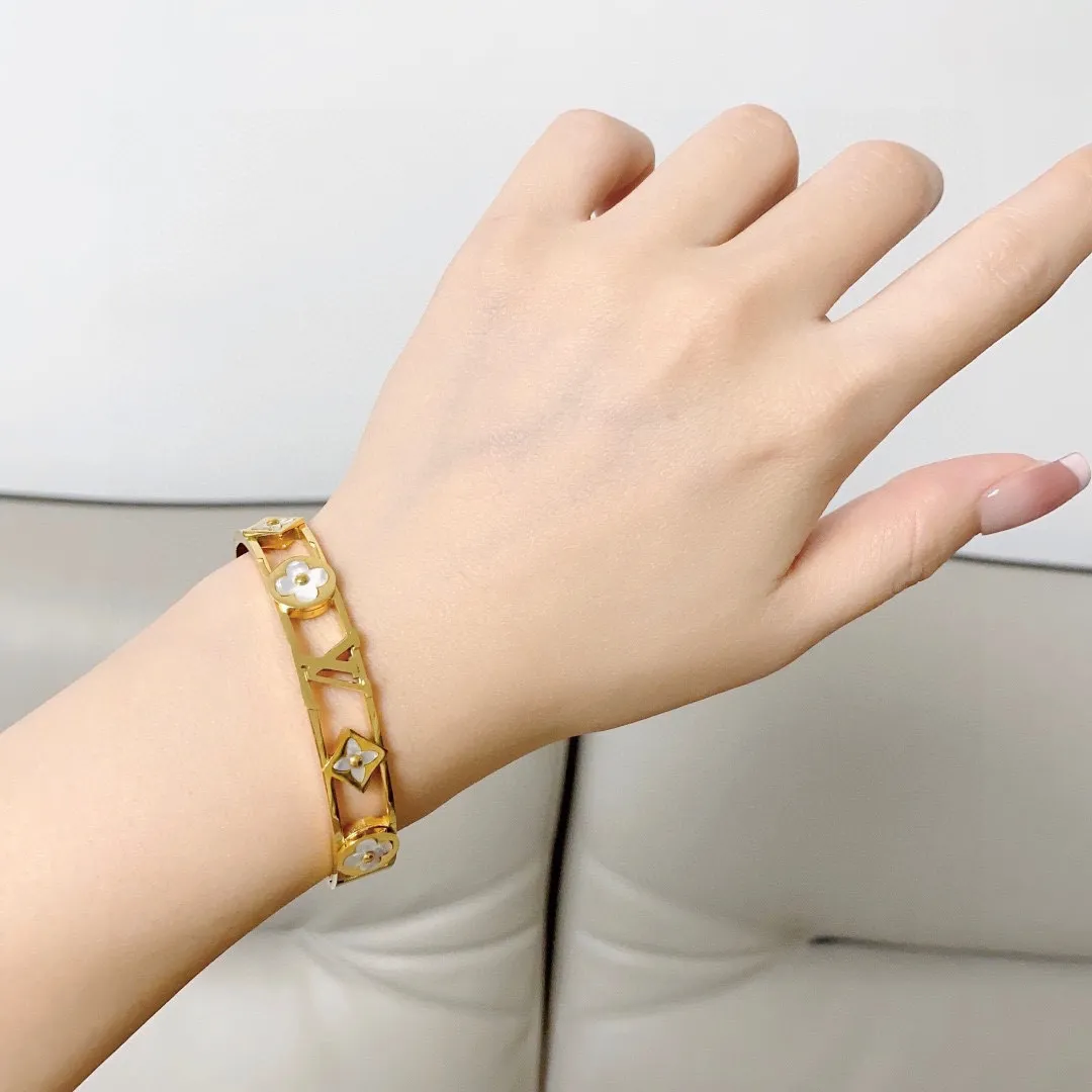 Louis Vuitton ホワイトベマガ四葉クローバーブレスレット - 画像 (3)