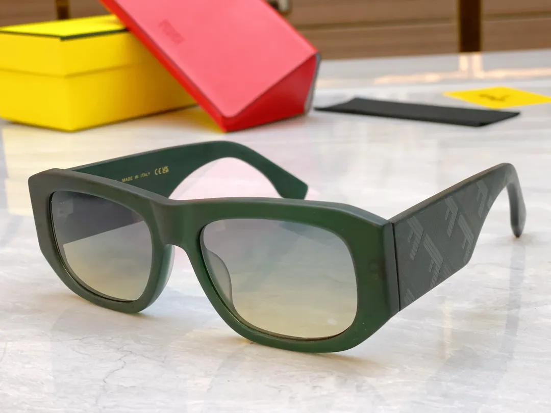 FENDI 黒 新款サングラス FE40106 - 画像 (4)