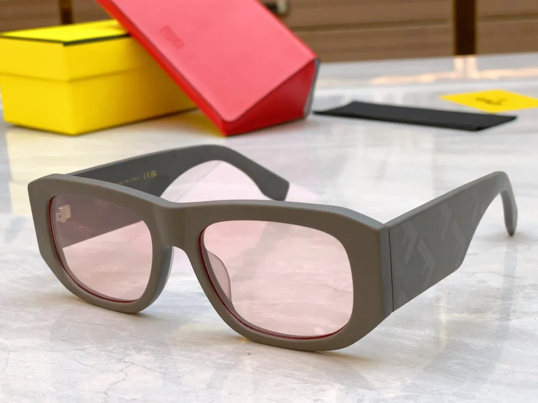 FENDI 黒 新款サングラス FE40106 - 画像 (5)