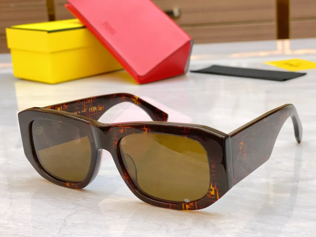 FENDI 黒 新款サングラス FE40106 - 画像 (6)