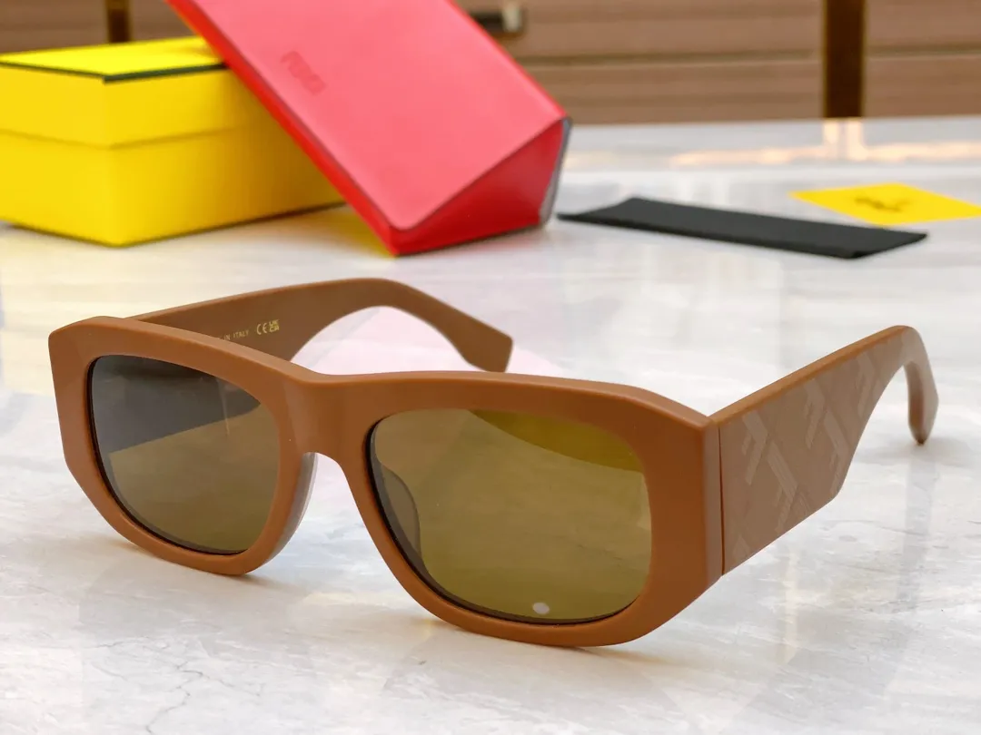 FENDI 黒 新款サングラス FE40106 - 画像 (7)