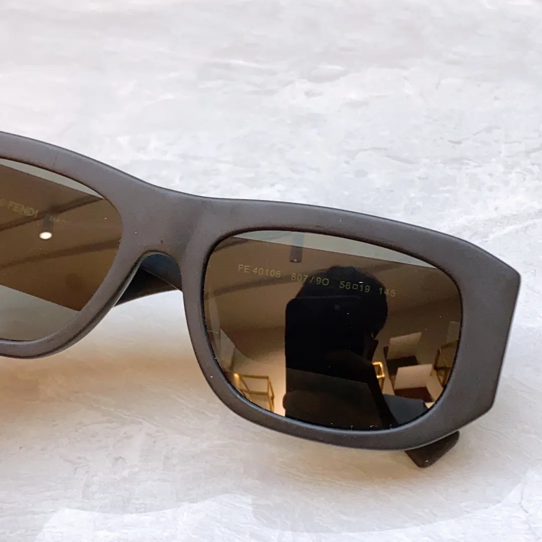 FENDI 黒 新款サングラス FE40106 - 画像 (9)