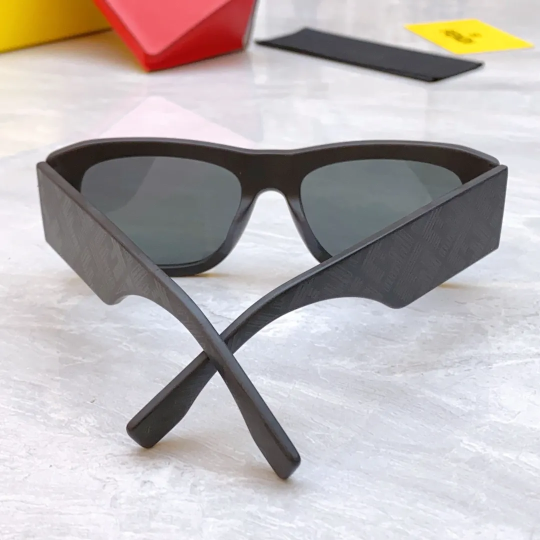 FENDI 黒 新款サングラス FE40106 - 画像 (10)