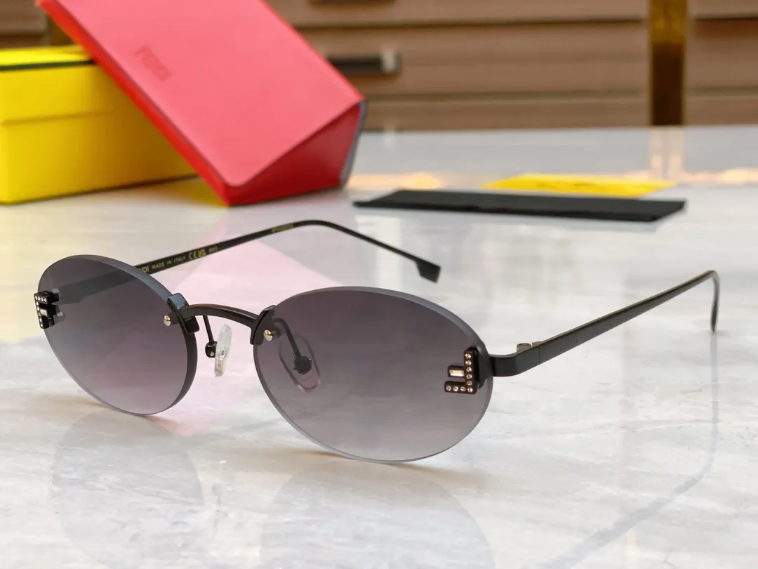 FENDI ゴールドリムグレーサングラスFE4075US - 画像 (4)