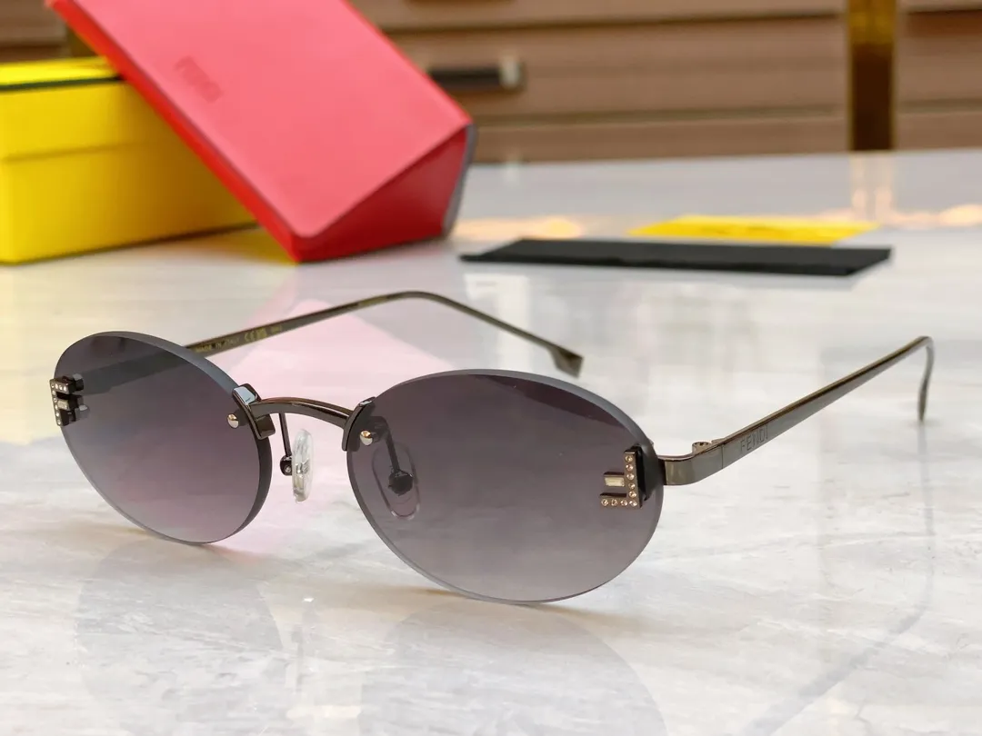 FENDI ゴールドリムグレーサングラスFE4075US - 画像 (5)