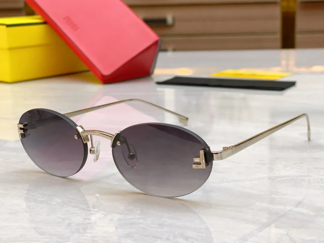 FENDI ゴールドリムグレーサングラスFE4075US - 画像 (8)