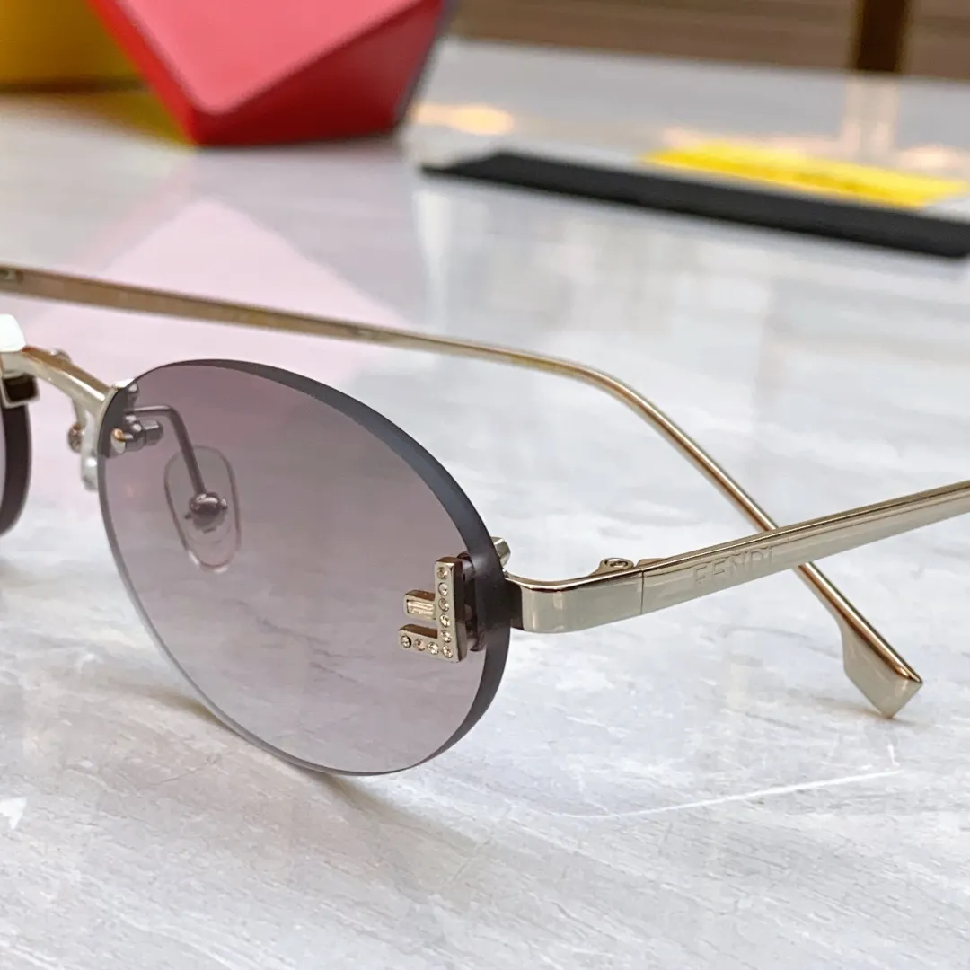 FENDI ゴールドリムグレーサングラスFE4075US - 画像 (10)