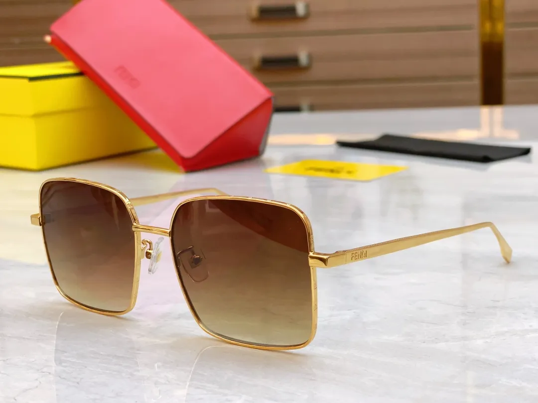 FENDI ゴールドカラーサングラスモデルFE50063 - 画像 (3)