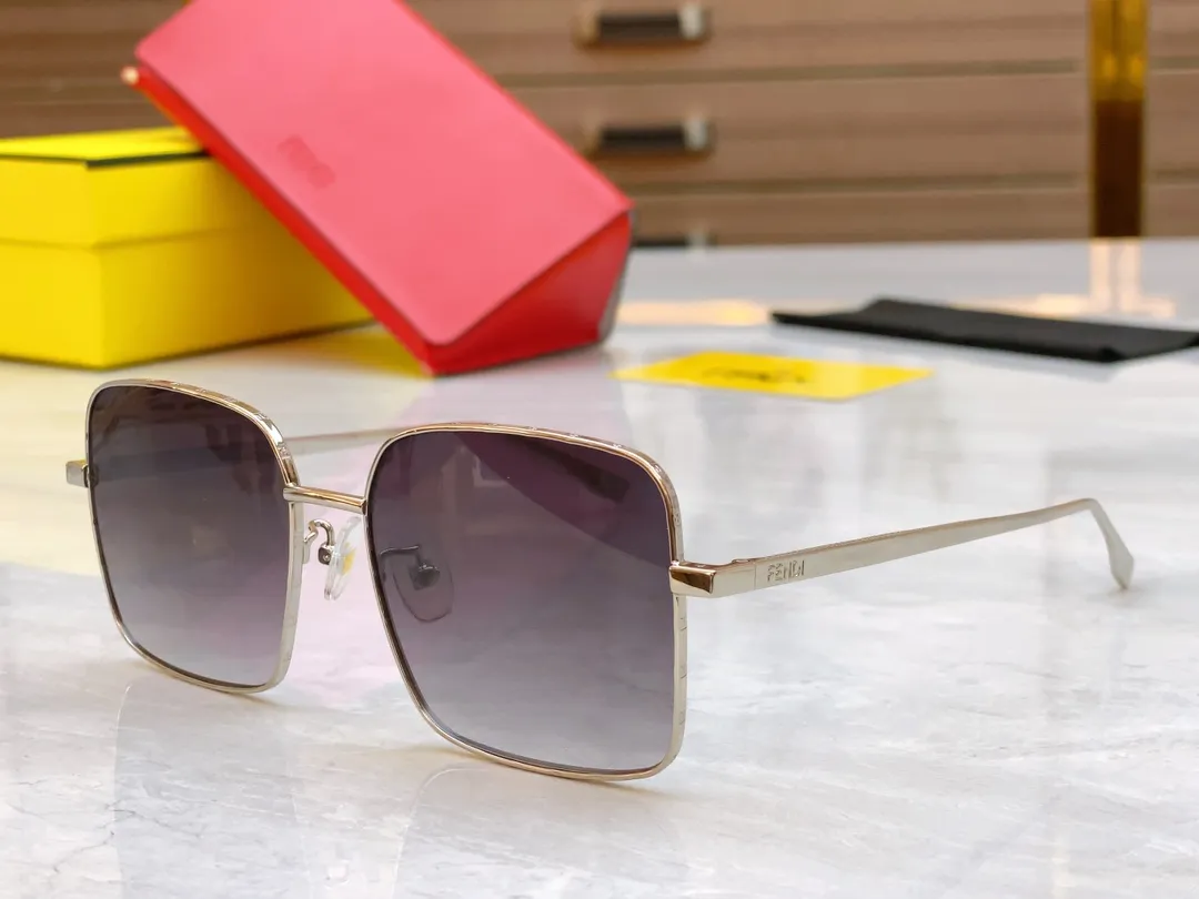 FENDI ゴールドカラーサングラスモデルFE50063 - 画像 (4)