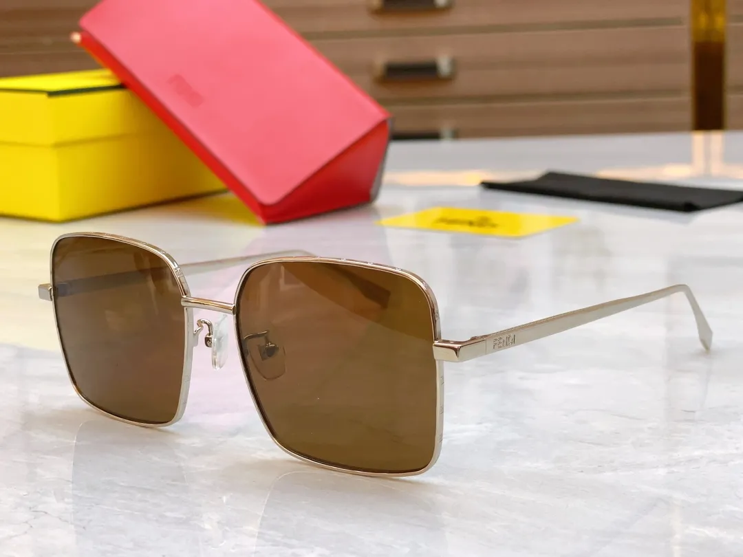 FENDI ゴールドカラーサングラスモデルFE50063 - 画像 (5)