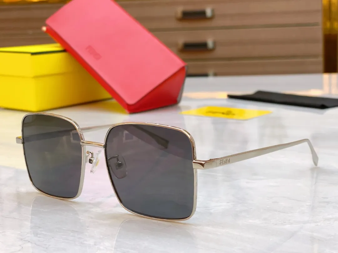 FENDI ゴールドカラーサングラスモデルFE50063 - 画像 (6)