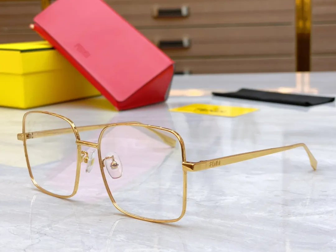 FENDI ゴールドカラーサングラスモデルFE50063 - 画像 (7)