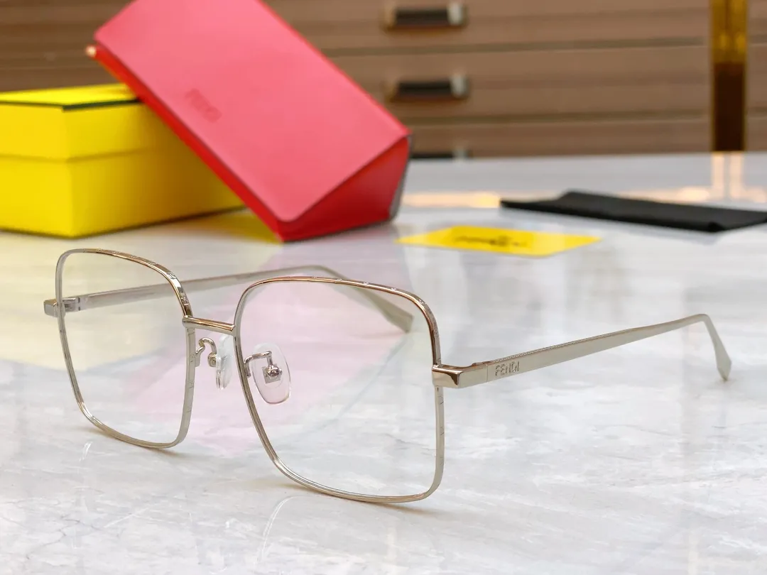 FENDI ゴールドカラーサングラスモデルFE50063 - 画像 (8)