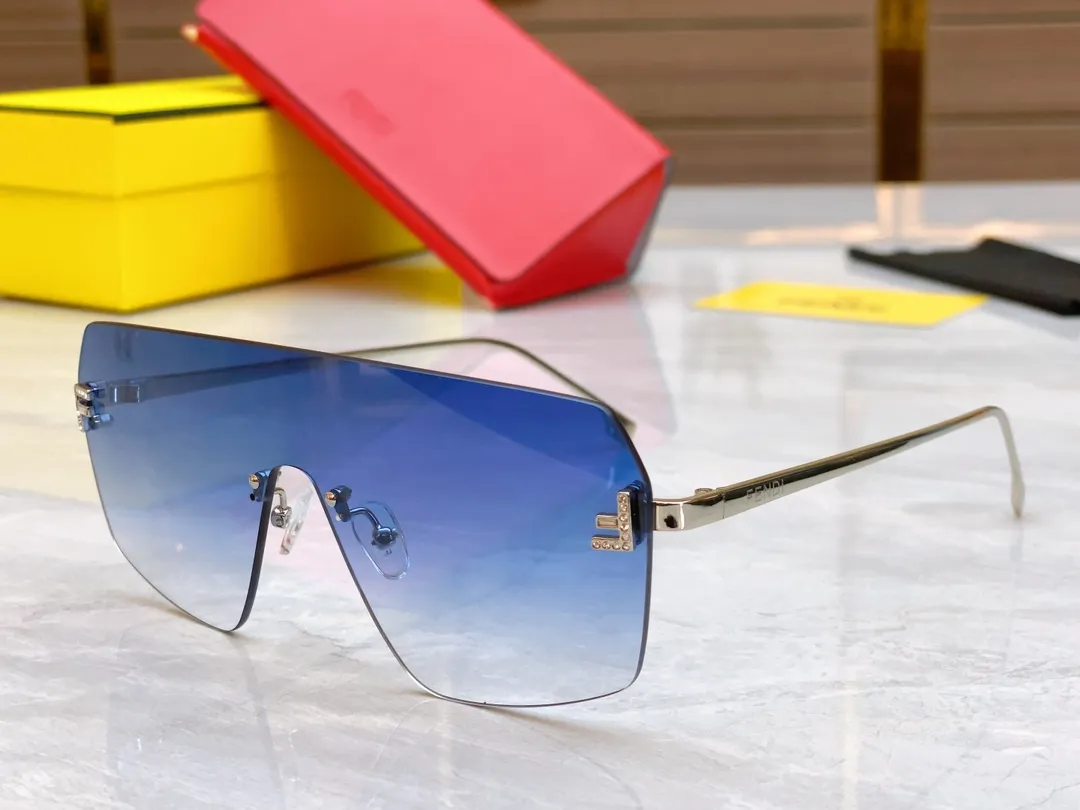 FENDI ゴールドカラーサングラスモデルFE4121US - 画像 (4)