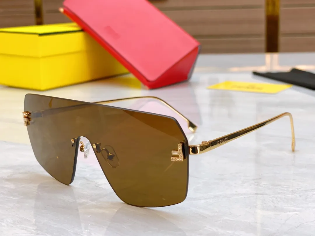 FENDI ゴールドカラーサングラスモデルFE4121US - 画像 (6)