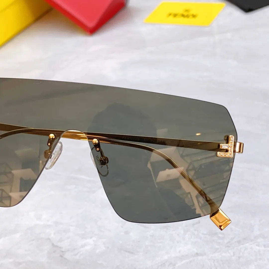 FENDI ゴールドカラーサングラスモデルFE4121US - 画像 (8)