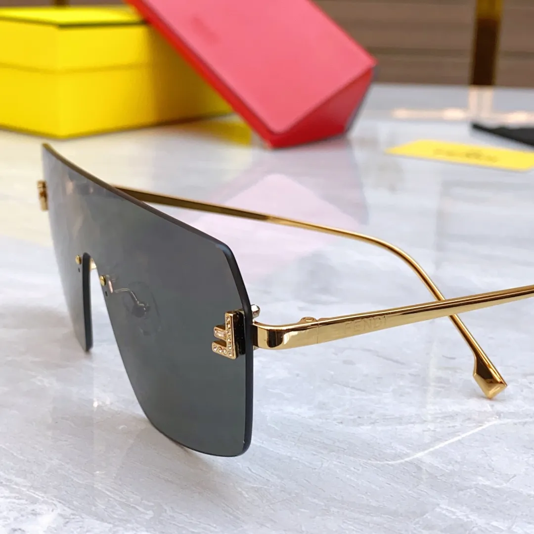 FENDI ゴールドカラーサングラスモデルFE4121US - 画像 (9)